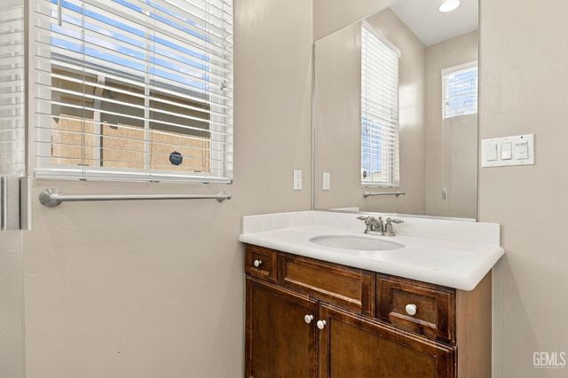 10306 Vale Royale Drive, Bakersfield, CA 93306