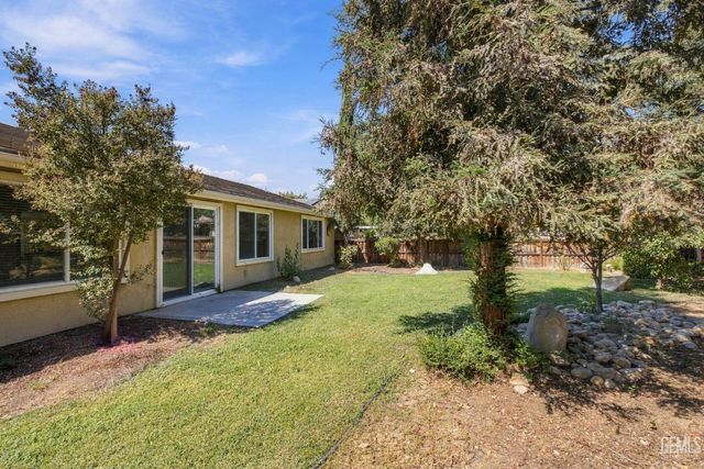10306 Vale Royale Drive, Bakersfield, CA 93306