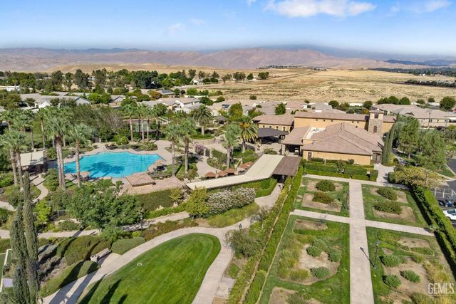 10306 Vale Royale Drive, Bakersfield, CA 93306