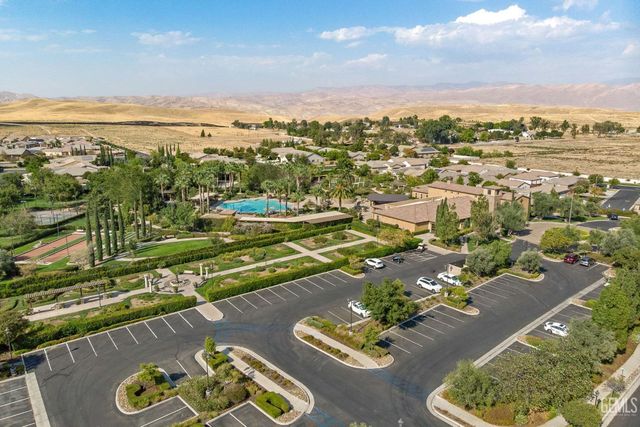 10306 Vale Royale Drive, Bakersfield, CA 93306