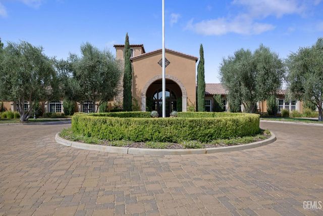 10306 Vale Royale Drive, Bakersfield, CA 93306