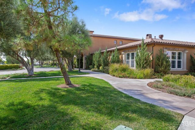 10306 Vale Royale Drive, Bakersfield, CA 93306