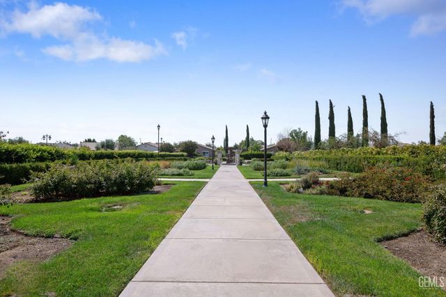 10306 Vale Royale Drive, Bakersfield, CA 93306