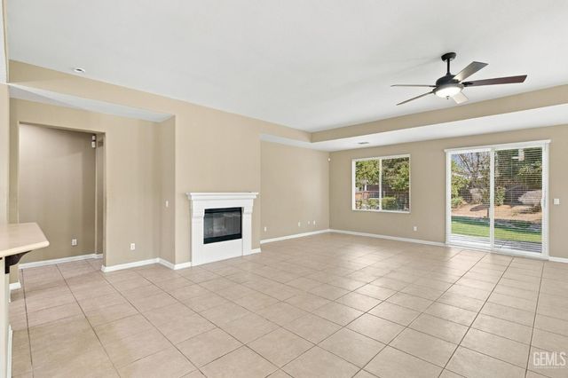 10306 Vale Royale Drive, Bakersfield, CA 93306