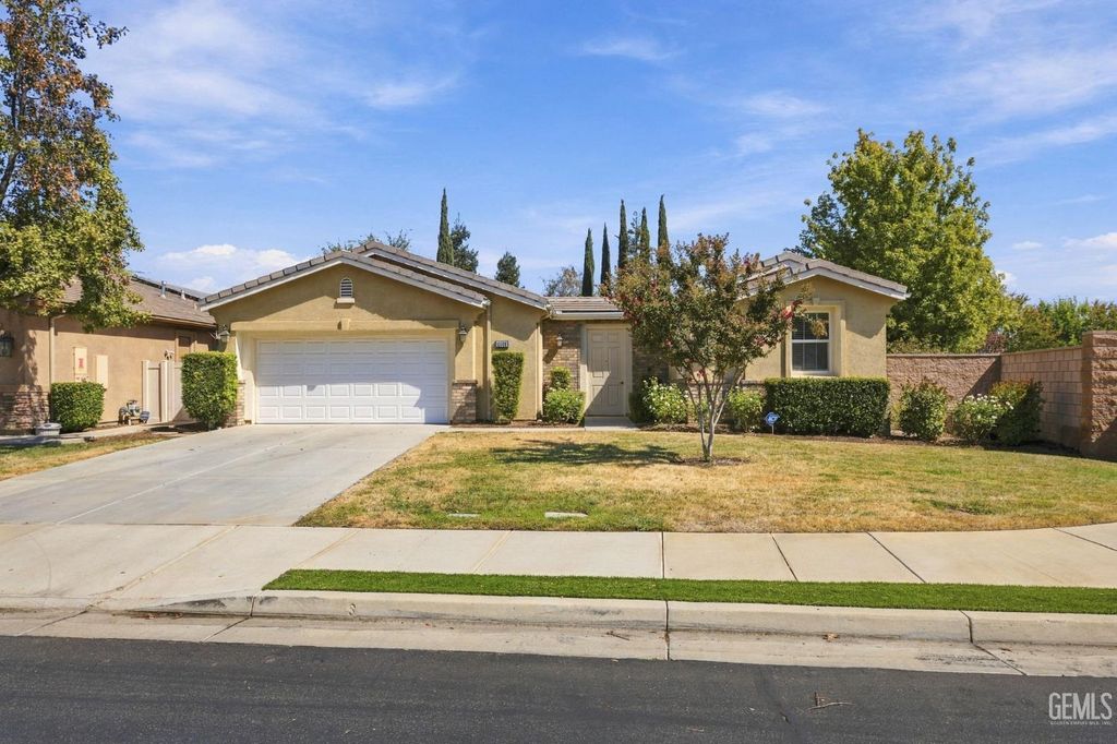 10306 Vale Royale Drive, Bakersfield, CA 93306