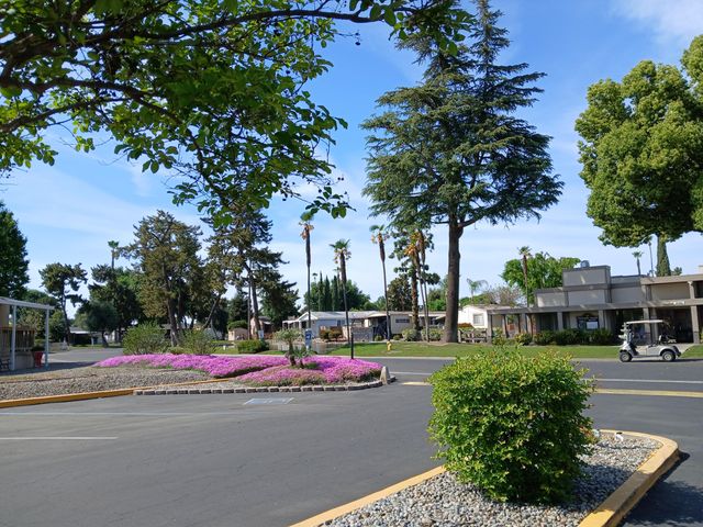 2400 W Midvalley Avenue Q1, Visalia, CA 93277