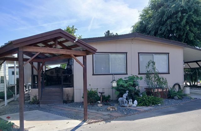 2400 W Midvalley Avenue Q1, Visalia, CA 93277