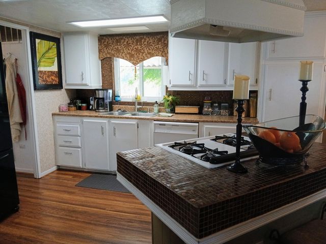 2400 W Midvalley Avenue Q1, Visalia, CA 93277