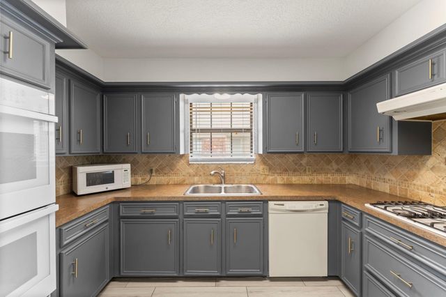 2811 Blue Glen Lane, Houston, TX 77073