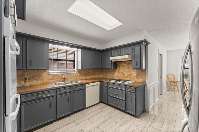 2811 Blue Glen Lane, Houston, TX 77073