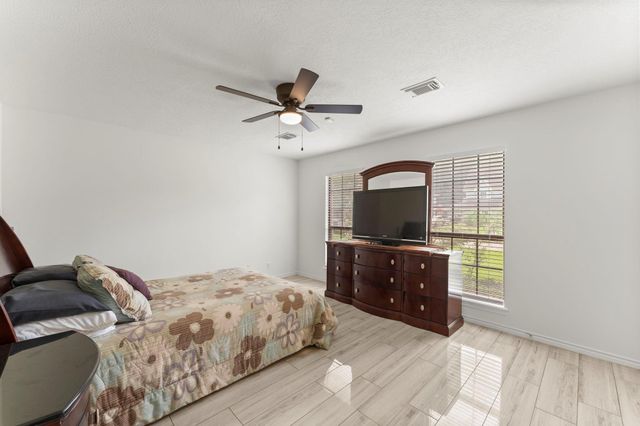 2811 Blue Glen Lane, Houston, TX 77073