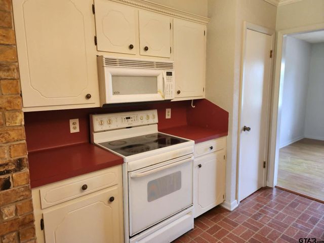 1308 Fairhaven St., Longview, TX 75605