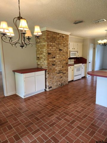 1308 Fairhaven St., Longview, TX 75605