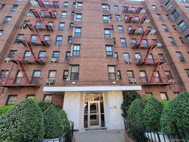 141-60 84th Road 4H, Jamaica, NY 11435