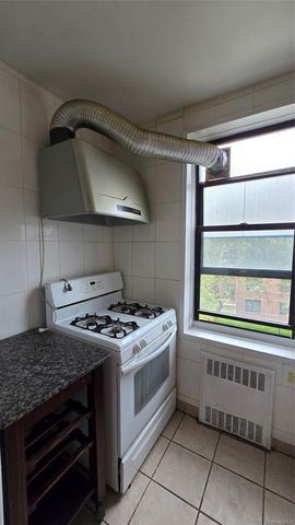 141-60 84th Road 4H, Jamaica, NY 11435
