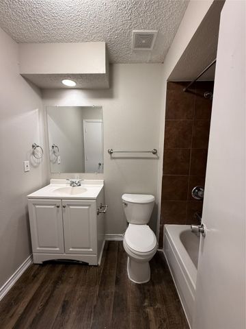 4804 Chickadee Drive, Balch Springs, TX 75180