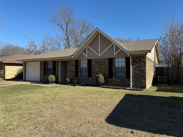 4804 Chickadee Drive, Balch Springs, TX 75180