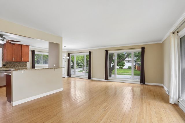 900 Arthur Drive, Lombard, IL 60148