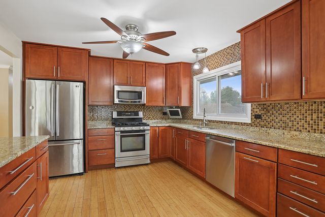 900 Arthur Drive, Lombard, IL 60148