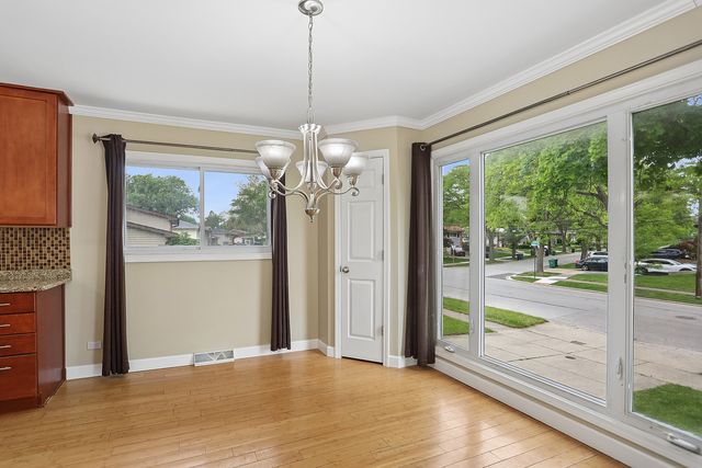 900 Arthur Drive, Lombard, IL 60148
