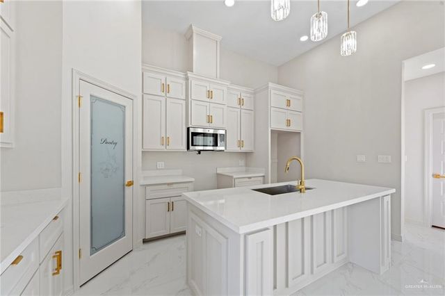 2905 Rosalinda Street, Edinburg, TX 78542