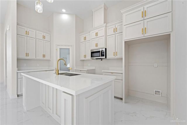 2905 Rosalinda Street, Edinburg, TX 78542