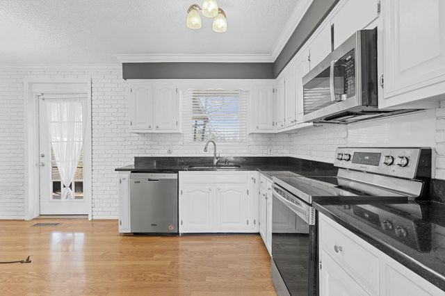 604 Highland View Ct, Hermitage, TN 37076