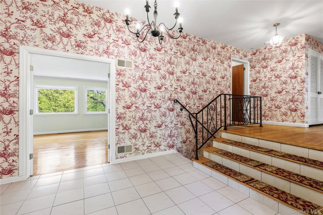 30 Claudet Way, Eastchester, NY 10709
