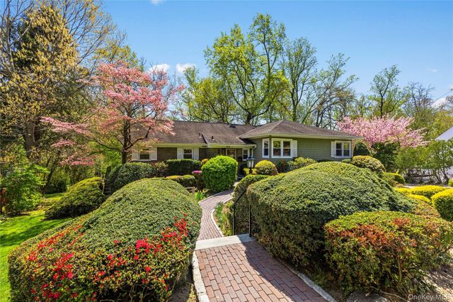 30 Claudet Way, Eastchester, NY 10709