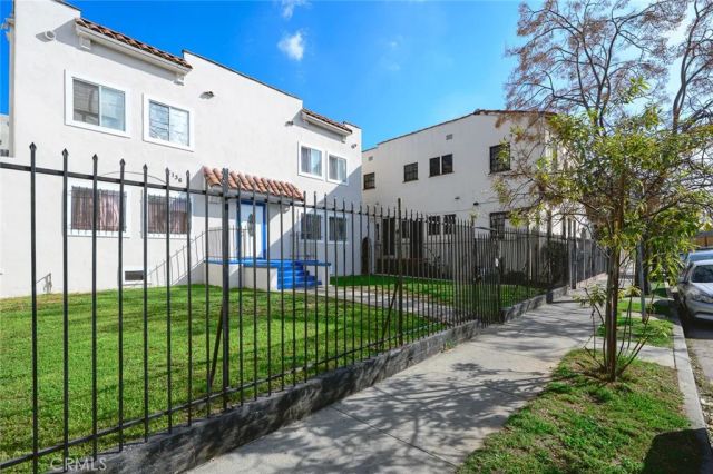 1136 Arapahoe, Los Angeles, CA 90006