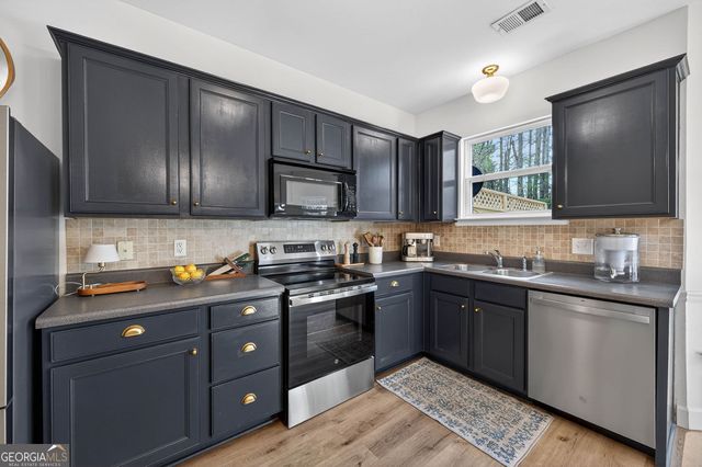 216 Parc View Lane, Woodstock, GA 30188