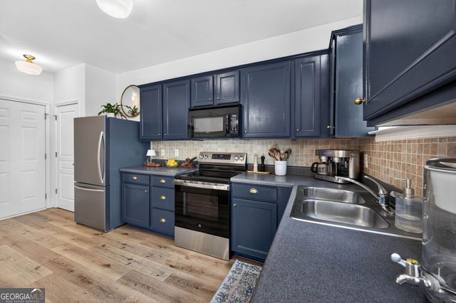 216 Parc View Lane, Woodstock, GA 30188