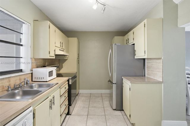 4054 N Pine Island Road 2B, Sunrise, FL 33351