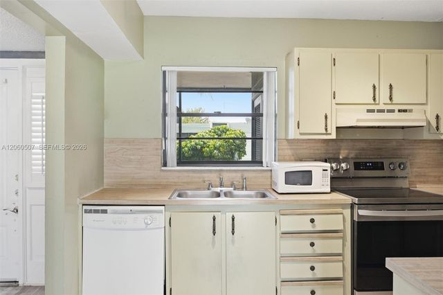 4054 N Pine Island Road 2B, Sunrise, FL 33351