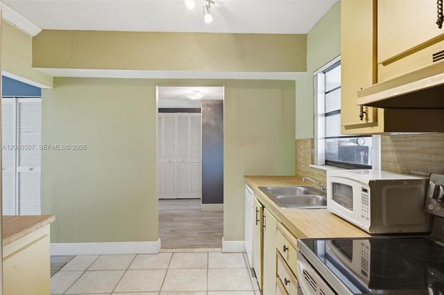 4054 N Pine Island Road 2B, Sunrise, FL 33351