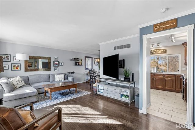 717 Woodrun Drive, Ballwin, MO 63021