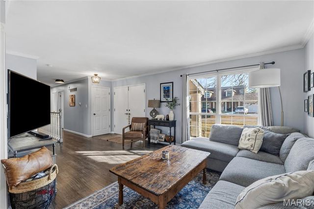 717 Woodrun Drive, Ballwin, MO 63021