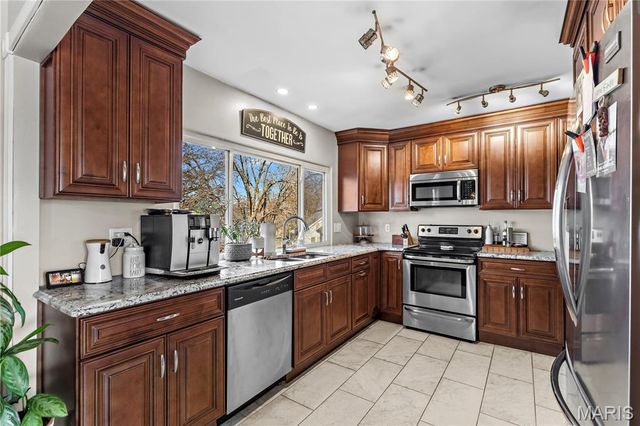 717 Woodrun Drive, Ballwin, MO 63021