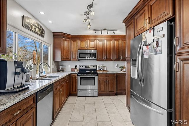 717 Woodrun Drive, Ballwin, MO 63021