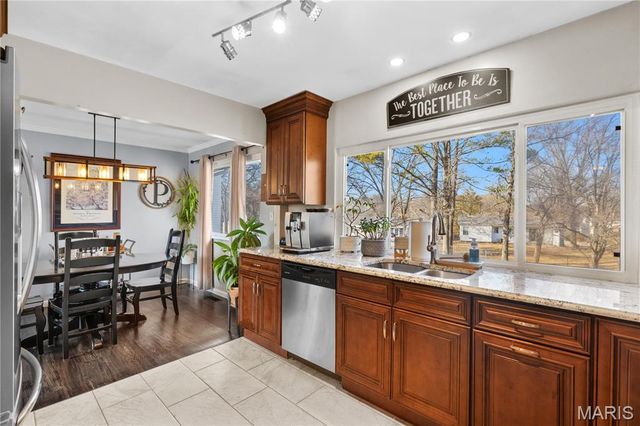 717 Woodrun Drive, Ballwin, MO 63021