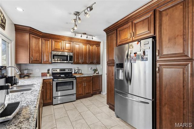 717 Woodrun Drive, Ballwin, MO 63021