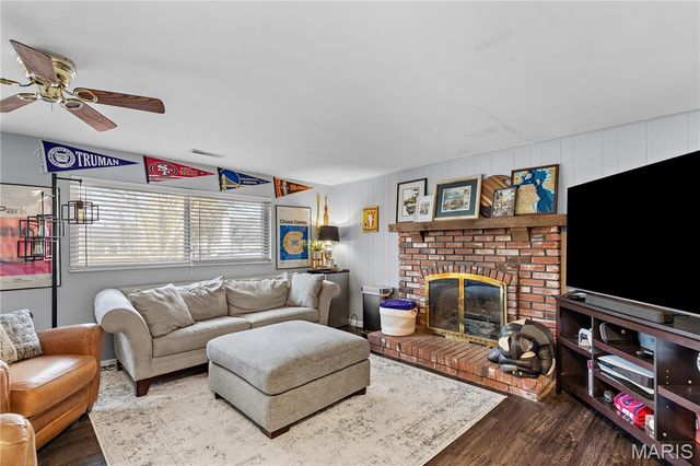 717 Woodrun Drive, Ballwin, MO 63021