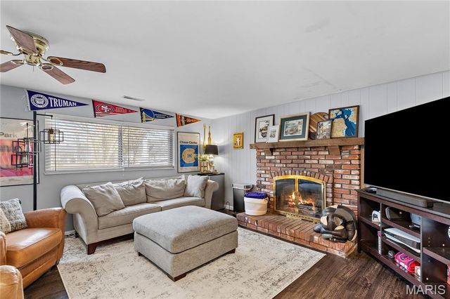 717 Woodrun Drive, Ballwin, MO 63021