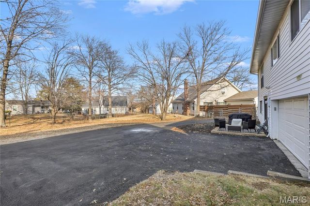 717 Woodrun Drive, Ballwin, MO 63021