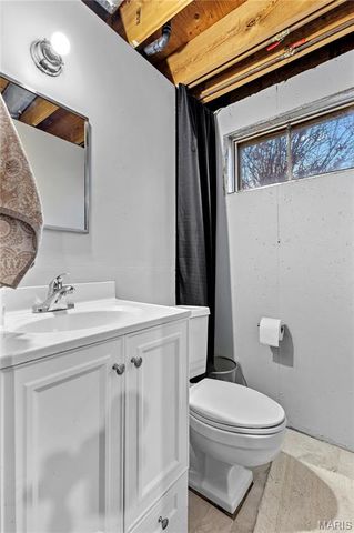 717 Woodrun Drive, Ballwin, MO 63021