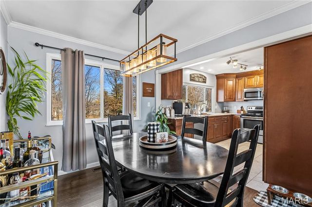 717 Woodrun Drive, Ballwin, MO 63021