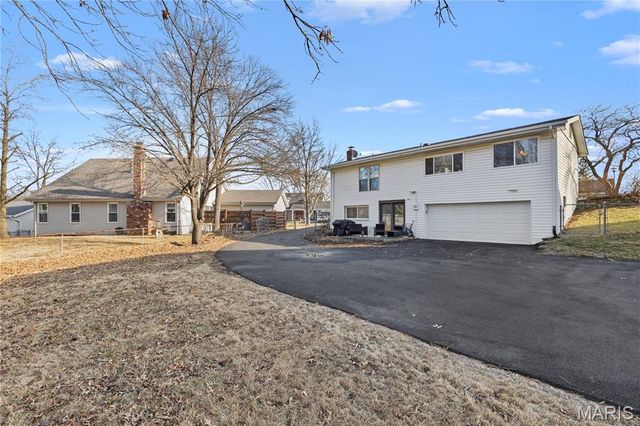 717 Woodrun Drive, Ballwin, MO 63021