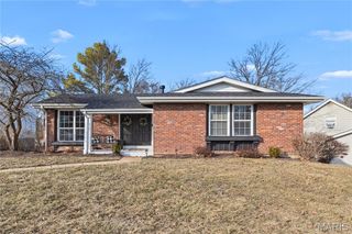 717 Woodrun Drive, Ballwin, MO 63021