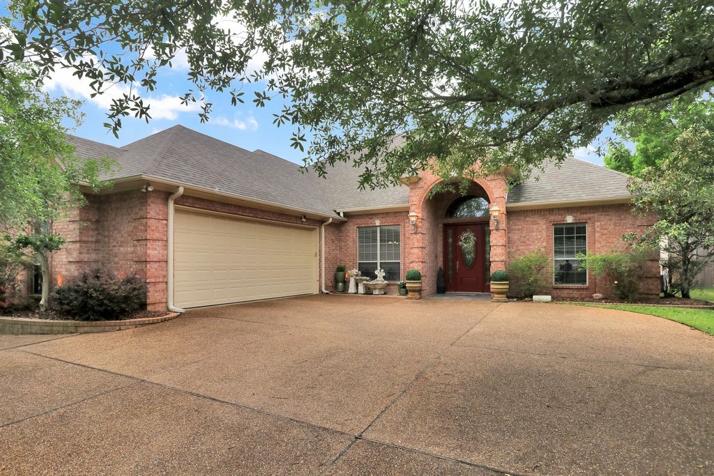 2222 Kennebunk Lane, Tyler, TX 75703