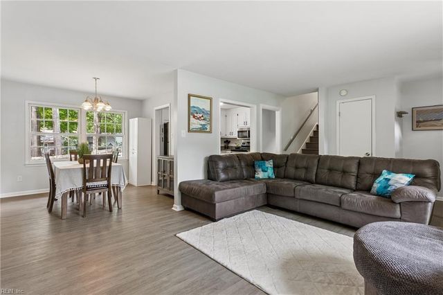 52 Gainsborough PL, Newport News, VA 23608